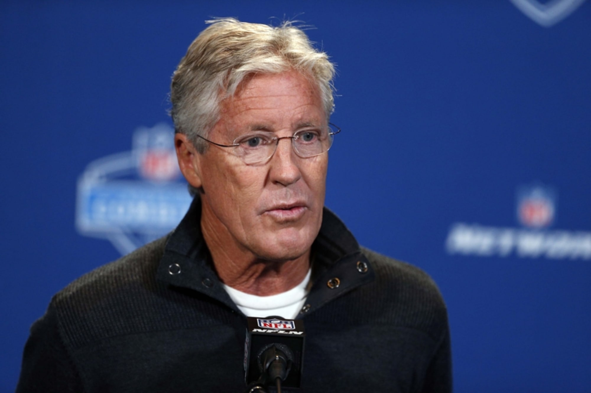 Pete Carroll breaks down in tears at final Seahawks press conference